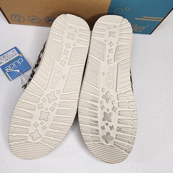 Hey Dude Wendy Youth Cheetah Pink Size 3 NWT - Picture 6 of 9